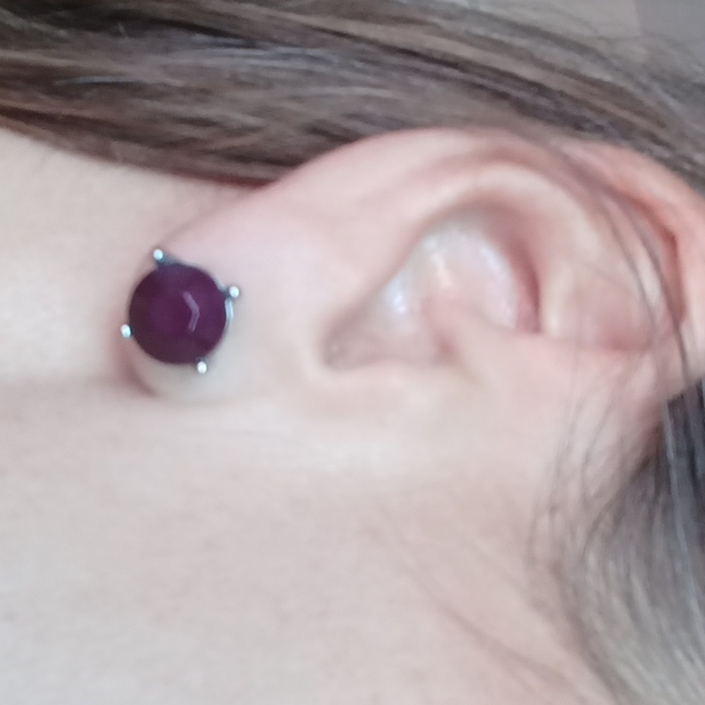 Large studs in silver setting - Picture 5 of 5